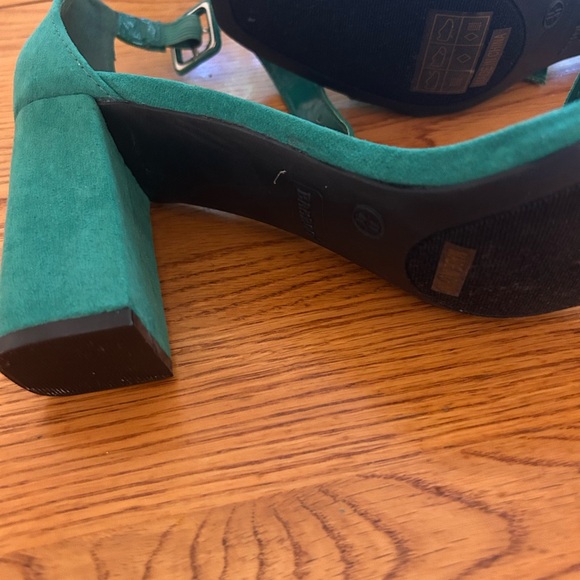 💚 Green 2.5 inch heel Bamboo shoes size 11 💚 - Picture 2 of 6